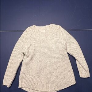 Lou & Grey Women's Light Gray V-Neck Sweater